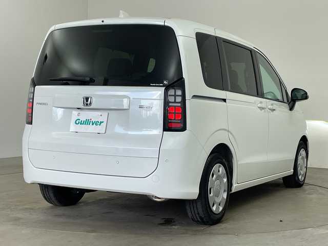 ホンダ フリード ハイブリット e:HEV AIR 兵庫県 2024(令6)年 0.8万km プラチナホワイトパール ・ホンダセンシング/・衝突軽減ブレーキ/・先行車発進お知らせ/・アダプティブクルーズコントロール/・路外逸脱抑制システ機能/・アダプティブクルーズコントロール/・車線維持支援システム/・誤発進抑制機能/・トラフィックジャムアシスト/・歩行者事故低減ステアリング/・後方誤発進抑制機能/・近距離衝突軽減ブレーキ/・パーキングセンサーシステム/・後退出庫サポート/・オートハイビーム/・純正11.4型SDナビ＆フルセグ＆BT＆USB＆DVD/・バックカメラ/・両側パワースライドドア/・純正フロアマット/・スマートキー/・プッシュスタート/・LEDヘッドライト/・オートライト/・ビルトインETC/・電子パーキング/・オートホールド