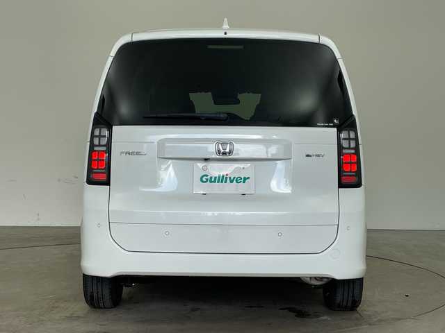 ホンダ フリード ハイブリット e:HEV AIR 兵庫県 2024(令6)年 0.8万km プラチナホワイトパール ・ホンダセンシング/・衝突軽減ブレーキ/・先行車発進お知らせ/・アダプティブクルーズコントロール/・路外逸脱抑制システ機能/・アダプティブクルーズコントロール/・車線維持支援システム/・誤発進抑制機能/・トラフィックジャムアシスト/・歩行者事故低減ステアリング/・後方誤発進抑制機能/・近距離衝突軽減ブレーキ/・パーキングセンサーシステム/・後退出庫サポート/・オートハイビーム/・純正11.4型SDナビ＆フルセグ＆BT＆USB＆DVD/・バックカメラ/・両側パワースライドドア/・純正フロアマット/・スマートキー/・プッシュスタート/・LEDヘッドライト/・オートライト/・ビルトインETC/・電子パーキング/・オートホールド