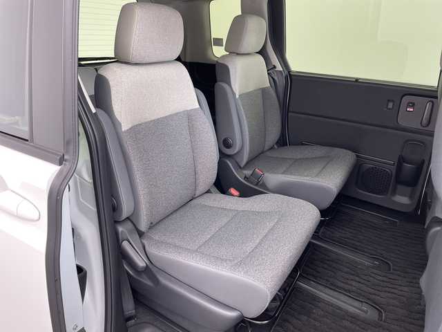 ホンダ フリード ハイブリット e:HEV AIR 兵庫県 2024(令6)年 0.8万km プラチナホワイトパール ・ホンダセンシング/・衝突軽減ブレーキ/・先行車発進お知らせ/・アダプティブクルーズコントロール/・路外逸脱抑制システ機能/・アダプティブクルーズコントロール/・車線維持支援システム/・誤発進抑制機能/・トラフィックジャムアシスト/・歩行者事故低減ステアリング/・後方誤発進抑制機能/・近距離衝突軽減ブレーキ/・パーキングセンサーシステム/・後退出庫サポート/・オートハイビーム/・純正11.4型SDナビ＆フルセグ＆BT＆USB＆DVD/・バックカメラ/・両側パワースライドドア/・純正フロアマット/・スマートキー/・プッシュスタート/・LEDヘッドライト/・オートライト/・ビルトインETC/・電子パーキング/・オートホールド