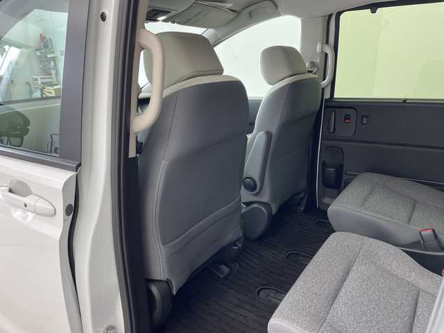 ホンダ フリード ハイブリット e:HEV AIR 兵庫県 2024(令6)年 0.8万km プラチナホワイトパール ・ホンダセンシング/・衝突軽減ブレーキ/・先行車発進お知らせ/・アダプティブクルーズコントロール/・路外逸脱抑制システ機能/・アダプティブクルーズコントロール/・車線維持支援システム/・誤発進抑制機能/・トラフィックジャムアシスト/・歩行者事故低減ステアリング/・後方誤発進抑制機能/・近距離衝突軽減ブレーキ/・パーキングセンサーシステム/・後退出庫サポート/・オートハイビーム/・純正11.4型SDナビ＆フルセグ＆BT＆USB＆DVD/・バックカメラ/・両側パワースライドドア/・純正フロアマット/・スマートキー/・プッシュスタート/・LEDヘッドライト/・オートライト/・ビルトインETC/・電子パーキング/・オートホールド