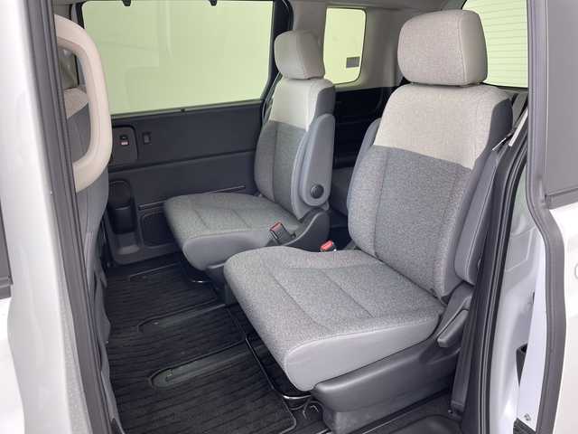 ホンダ フリード ハイブリット e:HEV AIR 兵庫県 2024(令6)年 0.8万km プラチナホワイトパール ・ホンダセンシング/・衝突軽減ブレーキ/・先行車発進お知らせ/・アダプティブクルーズコントロール/・路外逸脱抑制システ機能/・アダプティブクルーズコントロール/・車線維持支援システム/・誤発進抑制機能/・トラフィックジャムアシスト/・歩行者事故低減ステアリング/・後方誤発進抑制機能/・近距離衝突軽減ブレーキ/・パーキングセンサーシステム/・後退出庫サポート/・オートハイビーム/・純正11.4型SDナビ＆フルセグ＆BT＆USB＆DVD/・バックカメラ/・両側パワースライドドア/・純正フロアマット/・スマートキー/・プッシュスタート/・LEDヘッドライト/・オートライト/・ビルトインETC/・電子パーキング/・オートホールド