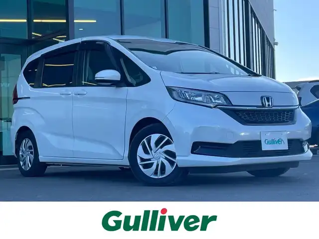 ホンダ フリード G ホンダセンシング 東京都 2020(令2)年 5.6万km プラチナホワイトパール ホンダセンシング/・衝突軽減ブレーキ/・路外逸脱抑制機能/・車線維持支援システム/・アダプティブクルーズコントロール/・誤発進抑制機能/純正メモリナビ（VXM-204VFi)/（ＣＤ/DVD/Bluetooth/USB/フルセグＴＶ）/バックカメラ/両側電動スライド/ＥＴＣ/プッシュスタート/シートヒーター/純正フロアマット/スマートキー
