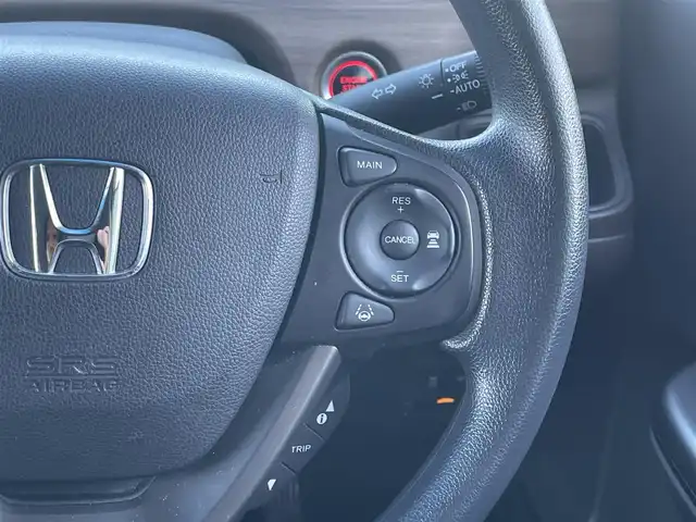 ホンダ フリード G ホンダセンシング 東京都 2020(令2)年 5.6万km プラチナホワイトパール ホンダセンシング/・衝突軽減ブレーキ/・路外逸脱抑制機能/・車線維持支援システム/・アダプティブクルーズコントロール/・誤発進抑制機能/純正メモリナビ（VXM-204VFi)/（ＣＤ/DVD/Bluetooth/USB/フルセグＴＶ）/バックカメラ/両側電動スライド/ＥＴＣ/プッシュスタート/シートヒーター/純正フロアマット/スマートキー