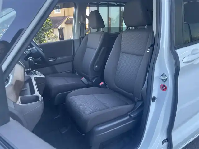 ホンダ フリード G ホンダセンシング 東京都 2020(令2)年 5.6万km プラチナホワイトパール ホンダセンシング/・衝突軽減ブレーキ/・路外逸脱抑制機能/・車線維持支援システム/・アダプティブクルーズコントロール/・誤発進抑制機能/純正メモリナビ（VXM-204VFi)/（ＣＤ/DVD/Bluetooth/USB/フルセグＴＶ）/バックカメラ/両側電動スライド/ＥＴＣ/プッシュスタート/シートヒーター/純正フロアマット/スマートキー