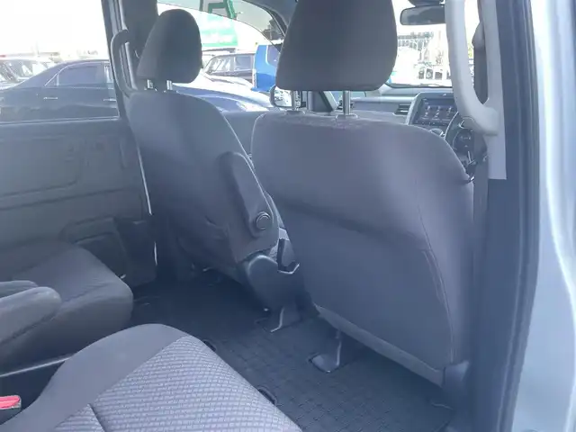 ホンダ フリード G ホンダセンシング 東京都 2020(令2)年 5.6万km プラチナホワイトパール ホンダセンシング/・衝突軽減ブレーキ/・路外逸脱抑制機能/・車線維持支援システム/・アダプティブクルーズコントロール/・誤発進抑制機能/純正メモリナビ（VXM-204VFi)/（ＣＤ/DVD/Bluetooth/USB/フルセグＴＶ）/バックカメラ/両側電動スライド/ＥＴＣ/プッシュスタート/シートヒーター/純正フロアマット/スマートキー