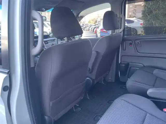 ホンダ フリード G ホンダセンシング 東京都 2020(令2)年 5.6万km プラチナホワイトパール ホンダセンシング/・衝突軽減ブレーキ/・路外逸脱抑制機能/・車線維持支援システム/・アダプティブクルーズコントロール/・誤発進抑制機能/純正メモリナビ（VXM-204VFi)/（ＣＤ/DVD/Bluetooth/USB/フルセグＴＶ）/バックカメラ/両側電動スライド/ＥＴＣ/プッシュスタート/シートヒーター/純正フロアマット/スマートキー