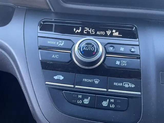 ホンダ フリード G ホンダセンシング 東京都 2020(令2)年 5.6万km プラチナホワイトパール ホンダセンシング/・衝突軽減ブレーキ/・路外逸脱抑制機能/・車線維持支援システム/・アダプティブクルーズコントロール/・誤発進抑制機能/純正メモリナビ（VXM-204VFi)/（ＣＤ/DVD/Bluetooth/USB/フルセグＴＶ）/バックカメラ/両側電動スライド/ＥＴＣ/プッシュスタート/シートヒーター/純正フロアマット/スマートキー