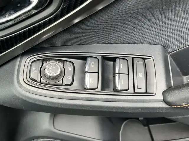 スバル インプレッサ ＸＶ 2．0i－L アイサイト 高知県 2018(平30)年 3.7万km ダークブルーパール ワンオーナー/4WD/純正メーカーオプションナビ/Bluetooth/CD/DVD/フルセグTV（走行中視聴可能）/バックカメラ/USB入力端子/ETC2.0/ドラレコ/アイサイト/衝突被害軽減システム/ABS/横滑り防止装置/レーンキープアシスト/コーナーセンサー/純正フロアマット/純正17インチAW/ステアリングスイッチ/スペアキー