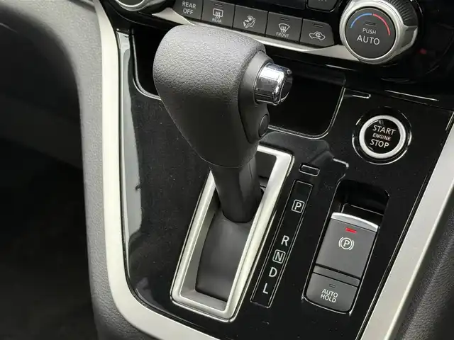 日産 セレナ ハイウェイスター Vセレクション 福岡県 2017(平29)年 4.9万km ブリリアントホワイトパール 純正9型SDナビ(フルセグTV/CD/DVD/BT)アラウンドビューモニタープロパイロットエマージェンシーブレーキ/コーナーセンサー両側パワスラドラレコETCデジタルインナーミラーUSBポート純正LEDヘッドライト純正フロアマット純正16インチアルミホイールスマートキープッシュスタート