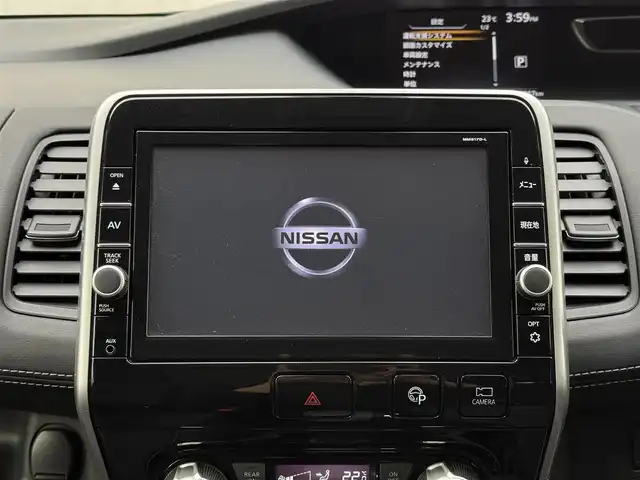 日産 セレナ ハイウェイスター Vセレクション 福岡県 2017(平29)年 4.9万km ブリリアントホワイトパール 純正9型SDナビ(フルセグTV/CD/DVD/BT)アラウンドビューモニタープロパイロットエマージェンシーブレーキ/コーナーセンサー両側パワスラドラレコETCデジタルインナーミラーUSBポート純正LEDヘッドライト純正フロアマット純正16インチアルミホイールスマートキープッシュスタート