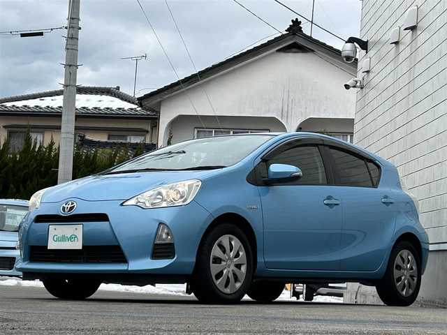 トヨタ アクア G 山形県 2014(平26)年 6.1万km クールソーダメタリック 禁煙車/社外SDナビ/・TV/AM/FM/CD/DVD/Bluetooth/盗難防止装置/電動格納ミラー/ハロゲンヘッドライト/バックカメラ/ドライブレコーダー/ECOモード/EVモード/スペアキー/ダブルエアバック/ETC