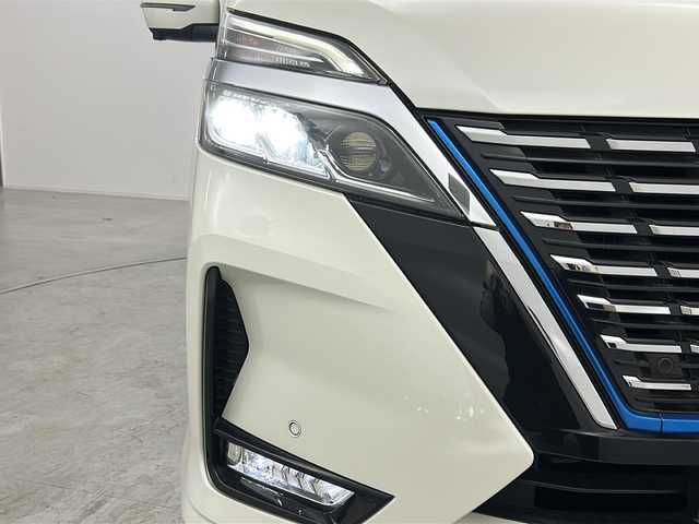 日産 セレナ e－パワー ハイウェイスター V 群馬県 2021(令3)年 1.8万km ブリリアントホワイトパール 純正１０型ナビ　純正１１型後席モニター　全周囲カメラ　電子ミラー　プロパイロット　ＢＳＭ　ドラレコ　ハンズフリー両側電動スライドドア　ＬＥＤヘッドライト　衝突被害軽減ブレーキ　レーンアシスト　禁煙
