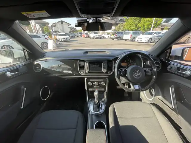 フォルクスワーゲン ザ・ビートル サウンド 栃木県 2018(平30)年 2.2万km ホワイトシルバーメタリック ディスプレイオーディオ/AppleCarPlay/AndroidAuto/バックカメラ/ETC/スマートキー/プッシュスタート/フェンダーサウンド/ブラインドスポット /リヤトラフィック/HIDヘッドライト/オートライト/ドラレコ前後/クルーズコントロール