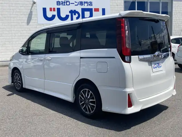 トヨタ ノア Si 和歌山県 2014(平26)年 13.6万km ホワイトパールクリスタルシャイン (株)IDOMが運営する【じしゃロン和歌山店】の自社ローン専用車両になります。こちらは現金またはオートローンご利用時の価格です。自社ローンご希望の方は別途その旨お申付け下さい/【じしゃロン個店占有の為　落札禁止】/純正9インチナビ/Bluetooth接続/フルセグTV/ETC/バックカメラ/純正後部座席モニター/アイドリングストップ/モデリスタエアロ/純正16インチアルミホイール/スペアキー1本/サイドバイザー/取扱説明書