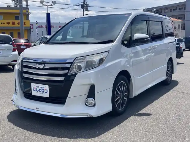 トヨタ ノア Si 和歌山県 2014(平26)年 13.6万km ホワイトパールクリスタルシャイン (株)IDOMが運営する【じしゃロン和歌山店】の自社ローン専用車両になります。こちらは現金またはオートローンご利用時の価格です。自社ローンご希望の方は別途その旨お申付け下さい/【じしゃロン個店占有の為　落札禁止】/純正9インチナビ/Bluetooth接続/フルセグTV/ETC/バックカメラ/純正後部座席モニター/アイドリングストップ/モデリスタエアロ/純正16インチアルミホイール/スペアキー1本/サイドバイザー/取扱説明書