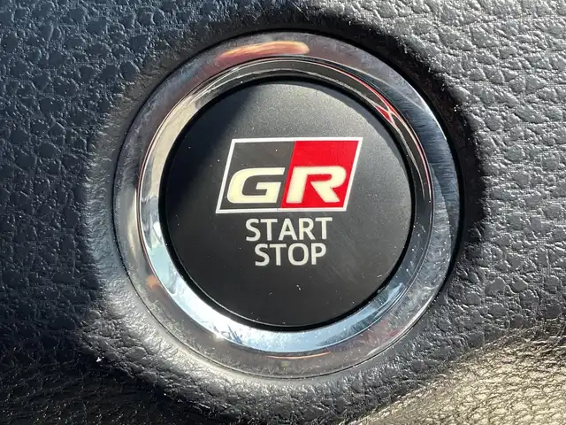 トヨタ ハリアー エレガンス GRスポーツ 道央・札幌 2018(平30)年 6.9万km ブラック ・４WD/・衝突軽減ブレーキ/・純正ナビ/　CD＆DVD＆BT＆TV/・バックカメラ/・レーンキープアシスト/・レーダークルーズコントロール/・ハーフレザーシート/・サンルーフ/・オートエアコン/・オートライト/・アイドリングストップ/・オートリトラミラー/・プッシュスタート/・スマートキー/・オートハイビーム/・ETC/・MT付きAT/・純正フロアマット/・ミラーヒーター/・ドアバイザー/・ウィンカーミラー/・フォグライト/・LEDヘッドライト