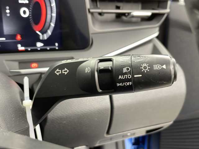 日産 オーラ G レザーエディション 千葉県 2022(令4)年 2.2万km ビビットブルー / スーパーブラック 2トーン プロパイロット/運転支援システム/・エマージェンシーブレーキ/・標識検知機能/・踏み間違い防止アシスト/・車線逸脱警報/・ふらつき警報/・後側方衝突防止支援システム/・後側方車両検知警報/・後退時車両検知機能/純正9ワイドディスプレイ/・BOSEサウンドシステム/・フルセグTV/・Bluetoothオーディオ接続/・CD/DVD再生機能/ブラインドスポットモニター/合皮レザーシート/LEDヘッドライト/デジタルインナーミラー/USBソケット/置くだけ充電