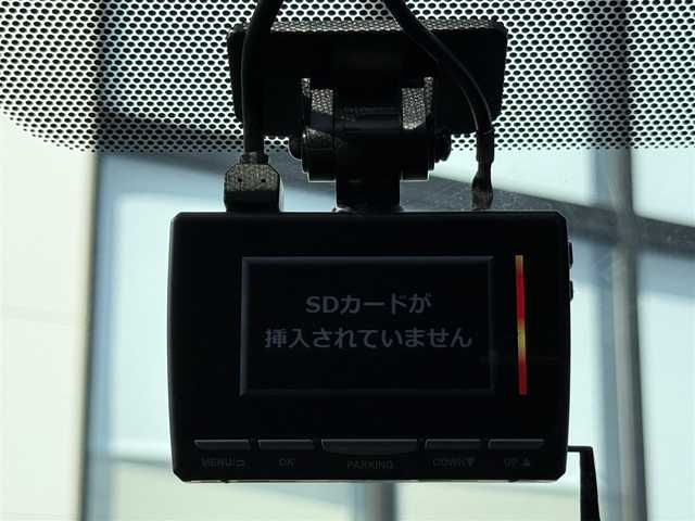 トヨタ カローラツーリング ハイブリッド ダブルバイビー 道南・函館 2020(令2)年 6.9万km ホワイトパールクリスタルシャイン ・スマートキー＆プッシュスタート/・純正ナビ（Ｂｌｕｅｔｏｏｔｈ／ＵＳＢ／ＴＶ）/・ビルトインＥＴＣ２．０/・前後ドラレコ/・バックカメラ/・ハーフレザーシート/・前席シートヒーター/・ハンドルヒーター/・純正１７ＡＷ/・純正フロアマット/・アイドリングストップ