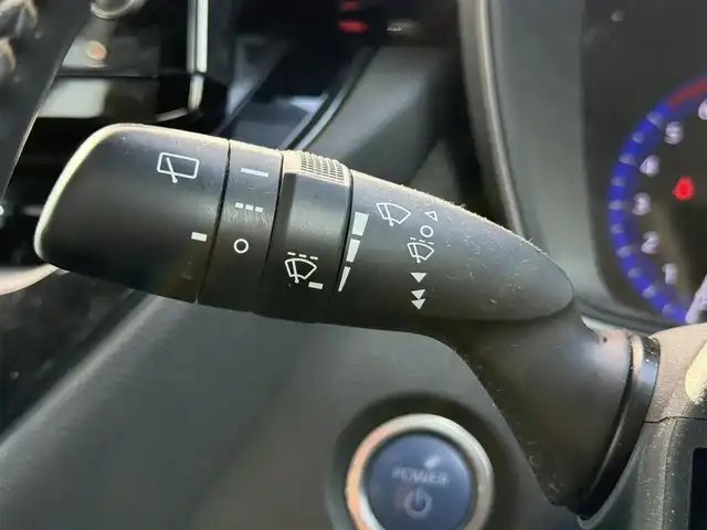 トヨタ カローラツーリング ハイブリッド ダブルバイビー 道南・函館 2020(令2)年 6.9万km ホワイトパールクリスタルシャイン ・スマートキー＆プッシュスタート/・純正ナビ（Ｂｌｕｅｔｏｏｔｈ／ＵＳＢ／ＴＶ）/・ビルトインＥＴＣ２．０/・前後ドラレコ/・バックカメラ/・ハーフレザーシート/・前席シートヒーター/・ハンドルヒーター/・純正１７ＡＷ/・純正フロアマット/・アイドリングストップ