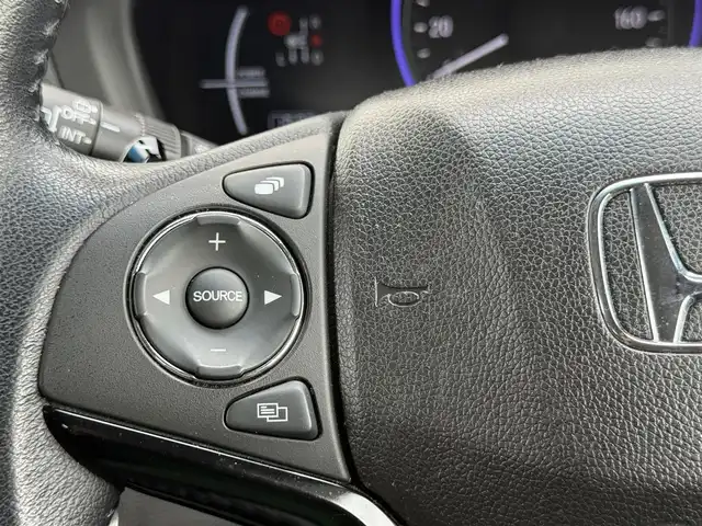 ホンダ ヴェゼル ハイブリッド X ホンダセンシング 道南・函館 2018(平30)年 7.4万km ルーセブラックM /寒冷地仕様//ホンダセンシング//衝突軽減ブレーキ//誤発進抑制機能//アダプティブクルーズコントロール//車線維持支援システム//路外逸脱抑制機能//先行車発進お知らせ機能//標識認識機能//フロントワイパーデアイサー//ホンダ純正ベーシックインターナビ/（フルセグTV/DVD/CD/SD/BT/FM/AM)//バックカメラ//革巻ステアリング//前席シートヒーター//LEDヘッドライト//フォグランプ//ウィンカーミラー//プッシュスタート//スマートキー