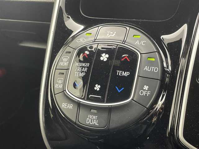 トヨタ ヴォクシー ZS 煌Ⅱ 茨城県 2019(令1)年 6.6万km イナズマスパーキングブラックガラスフレーク 純正10型ナビ/バックカメラ/フルセグ/純正フリップダウンモニター/衝突被害軽減ブレーキ/車線逸脱抑制装置/クルーズコントロール/オートマチックハイビーム/クリアランスソナー/両側電動スライドドア/ETC/ドラレコ/純正16インチAW/LEDヘッドライト/スマートキー