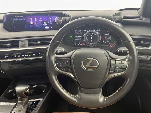 レクサス ＵＸ 250h 栃木県 2020(令2)年 5.5万km グラファイトブラックガラスフレーク 純正SDナビ/（Bluetooth/CD/DVD/Miracast)/衝突軽減ブレーキ/クルーズコントコントロール/レーンキープアシスト/パーキングサポートブレーキ/ETC2.0/バックカメラ/ステアリングスイッチ/純正１７インチアルミホイール/純正フロアマット/電動格納ミラー/横滑り防止機能