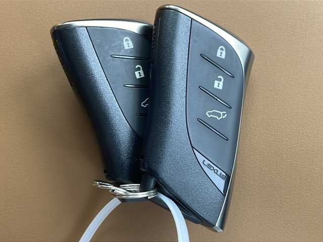 レクサス ＵＸ 250h 栃木県 2020(令2)年 5.5万km グラファイトブラックガラスフレーク 純正SDナビ/（Bluetooth/CD/DVD/Miracast)/衝突軽減ブレーキ/クルーズコントコントロール/レーンキープアシスト/パーキングサポートブレーキ/ETC2.0/バックカメラ/ステアリングスイッチ/純正１７インチアルミホイール/純正フロアマット/電動格納ミラー/横滑り防止機能