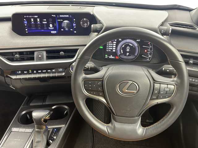 レクサス ＵＸ 250h 栃木県 2020(令2)年 5.5万km グラファイトブラックガラスフレーク 純正SDナビ/（Bluetooth/CD/DVD/Miracast)/衝突軽減ブレーキ/クルーズコントコントロール/レーンキープアシスト/パーキングサポートブレーキ/ETC2.0/バックカメラ/ステアリングスイッチ/純正１７インチアルミホイール/純正フロアマット/電動格納ミラー/横滑り防止機能
