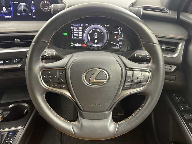 レクサス ＵＸ 250h 栃木県 2020(令2)年 5.5万km グラファイトブラックガラスフレーク 純正SDナビ/（Bluetooth/CD/DVD/Miracast)/衝突軽減ブレーキ/クルーズコントコントロール/レーンキープアシスト/パーキングサポートブレーキ/ETC2.0/バックカメラ/ステアリングスイッチ/純正１７インチアルミホイール/純正フロアマット/電動格納ミラー/横滑り防止機能