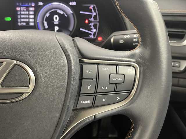 レクサス ＵＸ 250h 栃木県 2020(令2)年 5.5万km グラファイトブラックガラスフレーク 純正SDナビ/（Bluetooth/CD/DVD/Miracast)/衝突軽減ブレーキ/クルーズコントコントロール/レーンキープアシスト/パーキングサポートブレーキ/ETC2.0/バックカメラ/ステアリングスイッチ/純正１７インチアルミホイール/純正フロアマット/電動格納ミラー/横滑り防止機能