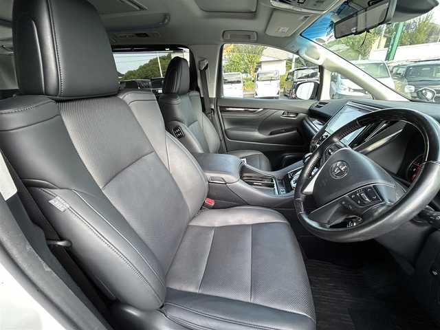 トヨタ アルファード S Cパッケージ 福岡県 2021(令3)年 4.7万km ホワイトパールクリスタルシャイン 純正メーカーオプションナビ/ツインムーンルーフ/12インチ後席モニター/デジタルインナーミラー/両側パワースライドドア/バックカメラ/前後ドライブレコーダー/ビルドインETC/クリアランスソナー/ブラインドスポットモニター/衝突被害軽減システム/横滑り防止装置/レーンキープアシスト/クルーズコントロール/LEDヘッドライト/フォグランプ/シーケンシャルターンランプ/D/N/後席パワーシート（D席メモリ機能有）/D/N席エアシート/ヒートステアリング/パワーバックドア/ステアリングスイッチ/オート電動格納ミラー/電動パーキングブレーキ/デュアルオートエアコン/純正サンシェード/ナノイー/ISOFIX