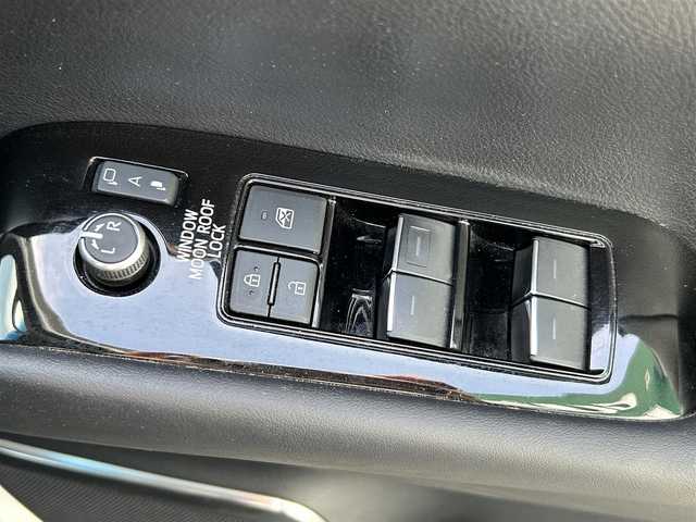 トヨタ アルファード S Cパッケージ 福岡県 2021(令3)年 4.7万km ホワイトパールクリスタルシャイン 純正メーカーオプションナビ/ツインムーンルーフ/12インチ後席モニター/デジタルインナーミラー/両側パワースライドドア/バックカメラ/前後ドライブレコーダー/ビルドインETC/クリアランスソナー/ブラインドスポットモニター/衝突被害軽減システム/横滑り防止装置/レーンキープアシスト/クルーズコントロール/LEDヘッドライト/フォグランプ/シーケンシャルターンランプ/D/N/後席パワーシート（D席メモリ機能有）/D/N席エアシート/ヒートステアリング/パワーバックドア/ステアリングスイッチ/オート電動格納ミラー/電動パーキングブレーキ/デュアルオートエアコン/純正サンシェード/ナノイー/ISOFIX