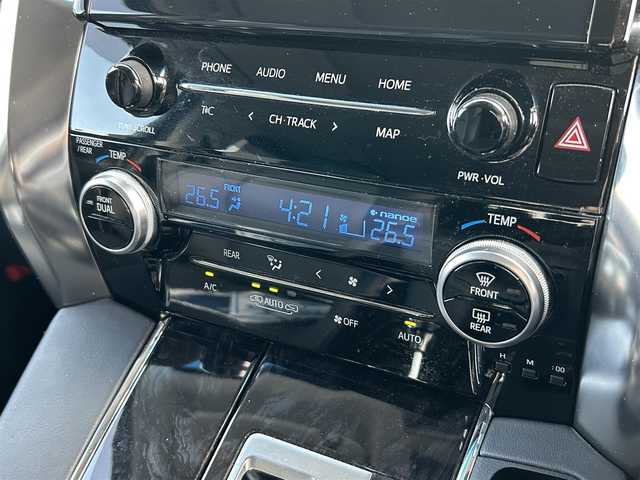 トヨタ アルファード S Cパッケージ 福岡県 2021(令3)年 4.7万km ホワイトパールクリスタルシャイン 純正メーカーオプションナビ/ツインムーンルーフ/12インチ後席モニター/デジタルインナーミラー/両側パワースライドドア/バックカメラ/前後ドライブレコーダー/ビルドインETC/クリアランスソナー/ブラインドスポットモニター/衝突被害軽減システム/横滑り防止装置/レーンキープアシスト/クルーズコントロール/LEDヘッドライト/フォグランプ/シーケンシャルターンランプ/D/N/後席パワーシート（D席メモリ機能有）/D/N席エアシート/ヒートステアリング/パワーバックドア/ステアリングスイッチ/オート電動格納ミラー/電動パーキングブレーキ/デュアルオートエアコン/純正サンシェード/ナノイー/ISOFIX