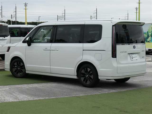 ホンダ ステップワゴン スパーダ eHEV 千葉県 2024(令6)年 3万km プラチナホワイトパール ホンダセンシング/・衝突軽減ブレーキ（CMBS）/・車線維持支援システム（LKAS）/・アダプティブクルーズコントロール（ACC）/・後方誤発進抑制機能/・誤発進抑制機能/パワーバックドア/両側パワースライドドア/ハーフレザーシート/前席シートヒーター/後席オットマン/純正コネクトナビ/地デジTV/【DVD/CD再生機能　Bluetooth接続】/【Apple CarPlay　Android Auto対応】/バックカメラ/ドライブレコーダー（前後撮影）/革巻きステアリング/ステアリングスイッチ/ETC/LEDヘッドライト/ウインカーミラー/コーナーセンサー/純正16インチアルミホイル/サイド/カーテンエアバッグ/スマートキー