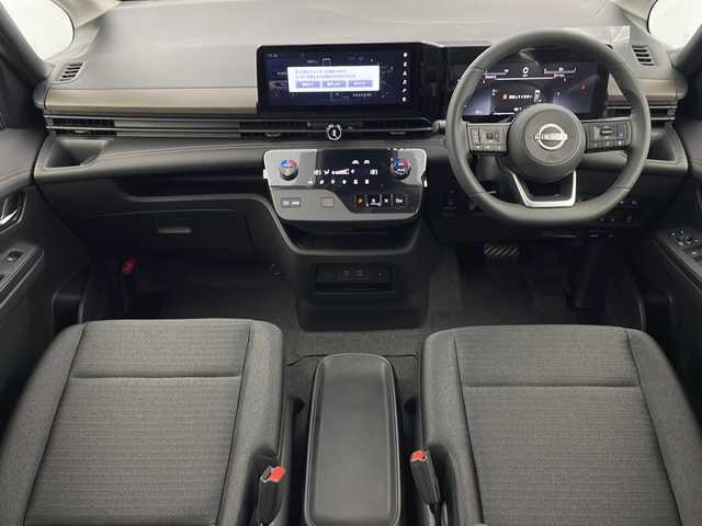 日産 セレナ e－パワー ハイウェイスター V 栃木県 2025(令7)年 0.1千km プリズムホワイト 登録済未使用車/360度セーフティアシスト/12.3型メモリーナビ/ 【AM/FM/USB/BT/フルセグTV】/両側電動スライドドア【サンシェード】/インテリジェントアラウンドビューモニター/インテリジェントルームミラー/ETC2.0/SOSコール/ナビリンク機能付きプロパイロット/・プロパイロット緊急停止支援システム/・インテリジェントエマージェンシーブレーキ/・前方衝突予測警報/・車線逸脱防止支援システム/・後側方車両検知警報/・ふらつき警報/・標識検知機能/・衝突回避ステアリングアシスト/・車線逸脱警報/・後退時車両検知警報/・踏み間違い防止アシスト/ワイヤレス充電器/純正前後ドライブレコーダー/革巻きステアリング【スイッチ】/e-pedal/電子パーキング　オートホールド/デュアルバックドア/プッシュスタート/アダブティブLEDヘッドライト/純正16インチアルミホイール/サイド+カーテンエアバッグ/保証書、取扱説明書/スマートキー×2本