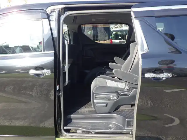 トヨタ ヴェルファイア Z 千葉県 2016(平28)年 5.7万km ブラック 両側パワースライドドア/社外SDナビ/地デジTV/【DVD/CD再生機能　Bluetooth接続】/バックカメラ/フリップダウンモニター/革巻きステアリング/ETC/LEDヘッドライト/フォグライト/ウインカーミラー/クリアランスソナー/純正18インチアルミホイル/サイド/カーテンエアバッグ/スマートキー