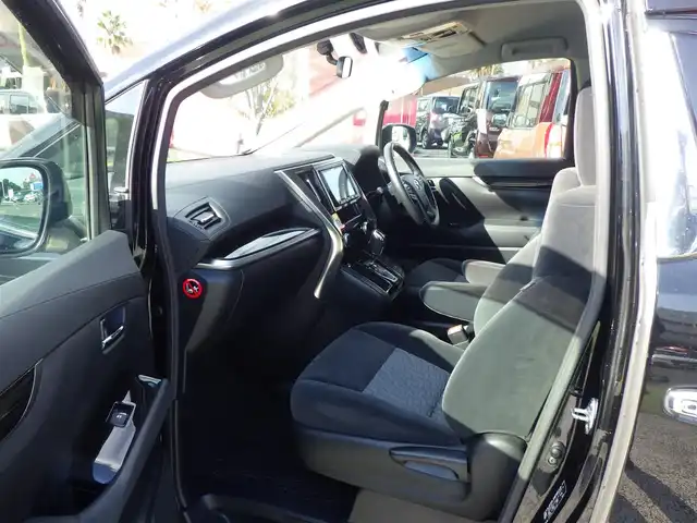 トヨタ ヴェルファイア Z 千葉県 2016(平28)年 5.7万km ブラック 両側パワースライドドア/社外SDナビ/地デジTV/【DVD/CD再生機能　Bluetooth接続】/バックカメラ/フリップダウンモニター/革巻きステアリング/ETC/LEDヘッドライト/フォグライト/ウインカーミラー/クリアランスソナー/純正18インチアルミホイル/サイド/カーテンエアバッグ/スマートキー