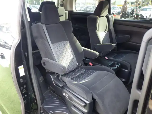 トヨタ ヴェルファイア Z 千葉県 2016(平28)年 5.7万km ブラック 両側パワースライドドア/社外SDナビ/地デジTV/【DVD/CD再生機能　Bluetooth接続】/バックカメラ/フリップダウンモニター/革巻きステアリング/ETC/LEDヘッドライト/フォグライト/ウインカーミラー/クリアランスソナー/純正18インチアルミホイル/サイド/カーテンエアバッグ/スマートキー