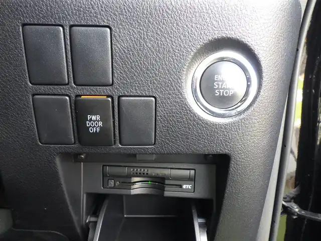 トヨタ ヴェルファイア Z 千葉県 2016(平28)年 5.7万km ブラック 両側パワースライドドア/社外SDナビ/地デジTV/【DVD/CD再生機能　Bluetooth接続】/バックカメラ/フリップダウンモニター/革巻きステアリング/ETC/LEDヘッドライト/フォグライト/ウインカーミラー/クリアランスソナー/純正18インチアルミホイル/サイド/カーテンエアバッグ/スマートキー