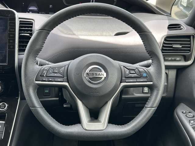 日産 セレナ ハイウェイスター V 静岡県 2021(令3)年 5.8万km ダークメタルグレー 純正10インチナビ/（AM/FM/CD/DVD/BT)/フルセグTV/アラウンドビューモニター/バックカメラ/プロパイロット/レーダークルーズコントロール/両側パワースライドドア/セーフティパックA/撥水シート/デジタルインナーミラー/エマージェンシーブレーキ/レーンキープアシスト/横滑防止装置/ビルトインETC/ブラインドスポットモニター/純正16インチアルミホイール/コーナーセンサー/ドライブレコーダー/純正フロアマット/スマートキー/プッシュスタート/スペアキー×１/LEDヘッドライト/保証書