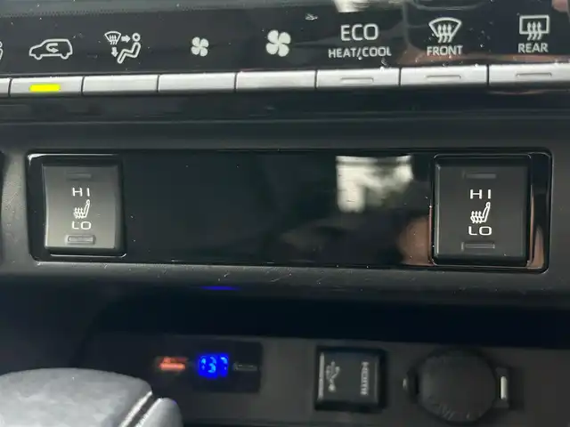 トヨタ ＲＡＶ４ G Zパッケージ 大阪府 2019(令1)年 7.1万km ホワイトパールクリスタルシャイン 純正９インチナビ　/   フルセグＴＶ/Bluetooth/USB　/衝突軽減ブレーキ　/クリアランスソナー/バックモニター　/ブラインドスポットモニター/デジタルインナーモニター　/レーダークルーズコントロール/レーンキープアシスト/オートマチックハイビーム/電動リアゲート　/運転席メモリー付きパワーシート　/前方ドライブレコーダー　/純正19インチアルミホイール/ルーフレール/プッシュスタート/スマートキー　/ＥＴＣ　/ＬＥＤ