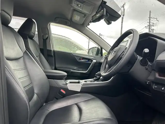 トヨタ ＲＡＶ４ G Zパッケージ 大阪府 2019(令1)年 7.1万km ホワイトパールクリスタルシャイン 純正９インチナビ　/   フルセグＴＶ/Bluetooth/USB　/衝突軽減ブレーキ　/クリアランスソナー/バックモニター　/ブラインドスポットモニター/デジタルインナーモニター　/レーダークルーズコントロール/レーンキープアシスト/オートマチックハイビーム/電動リアゲート　/運転席メモリー付きパワーシート　/前方ドライブレコーダー　/純正19インチアルミホイール/ルーフレール/プッシュスタート/スマートキー　/ＥＴＣ　/ＬＥＤ