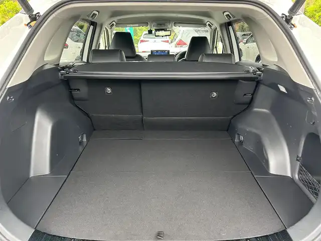 トヨタ ＲＡＶ４ G Zパッケージ 大阪府 2019(令1)年 7.1万km ホワイトパールクリスタルシャイン 純正９インチナビ　/   フルセグＴＶ/Bluetooth/USB　/衝突軽減ブレーキ　/クリアランスソナー/バックモニター　/ブラインドスポットモニター/デジタルインナーモニター　/レーダークルーズコントロール/レーンキープアシスト/オートマチックハイビーム/電動リアゲート　/運転席メモリー付きパワーシート　/前方ドライブレコーダー　/純正19インチアルミホイール/ルーフレール/プッシュスタート/スマートキー　/ＥＴＣ　/ＬＥＤ