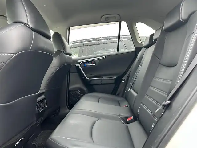 トヨタ ＲＡＶ４ G Zパッケージ 大阪府 2019(令1)年 7.1万km ホワイトパールクリスタルシャイン 純正９インチナビ　/   フルセグＴＶ/Bluetooth/USB　/衝突軽減ブレーキ　/クリアランスソナー/バックモニター　/ブラインドスポットモニター/デジタルインナーモニター　/レーダークルーズコントロール/レーンキープアシスト/オートマチックハイビーム/電動リアゲート　/運転席メモリー付きパワーシート　/前方ドライブレコーダー　/純正19インチアルミホイール/ルーフレール/プッシュスタート/スマートキー　/ＥＴＣ　/ＬＥＤ