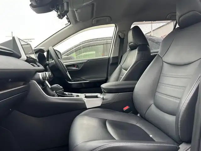 トヨタ ＲＡＶ４ G Zパッケージ 大阪府 2019(令1)年 7.1万km ホワイトパールクリスタルシャイン 純正９インチナビ　/   フルセグＴＶ/Bluetooth/USB　/衝突軽減ブレーキ　/クリアランスソナー/バックモニター　/ブラインドスポットモニター/デジタルインナーモニター　/レーダークルーズコントロール/レーンキープアシスト/オートマチックハイビーム/電動リアゲート　/運転席メモリー付きパワーシート　/前方ドライブレコーダー　/純正19インチアルミホイール/ルーフレール/プッシュスタート/スマートキー　/ＥＴＣ　/ＬＥＤ