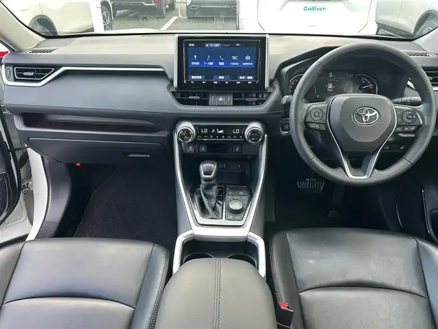 トヨタ ＲＡＶ４ G Zパッケージ 大阪府 2019(令1)年 7.1万km ホワイトパールクリスタルシャイン 純正９インチナビ　/   フルセグＴＶ/Bluetooth/USB　/衝突軽減ブレーキ　/クリアランスソナー/バックモニター　/ブラインドスポットモニター/デジタルインナーモニター　/レーダークルーズコントロール/レーンキープアシスト/オートマチックハイビーム/電動リアゲート　/運転席メモリー付きパワーシート　/前方ドライブレコーダー　/純正19インチアルミホイール/ルーフレール/プッシュスタート/スマートキー　/ＥＴＣ　/ＬＥＤ