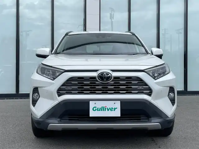 トヨタ ＲＡＶ４ G Zパッケージ 大阪府 2019(令1)年 7.1万km ホワイトパールクリスタルシャイン 純正９インチナビ　/   フルセグＴＶ/Bluetooth/USB　/衝突軽減ブレーキ　/クリアランスソナー/バックモニター　/ブラインドスポットモニター/デジタルインナーモニター　/レーダークルーズコントロール/レーンキープアシスト/オートマチックハイビーム/電動リアゲート　/運転席メモリー付きパワーシート　/前方ドライブレコーダー　/純正19インチアルミホイール/ルーフレール/プッシュスタート/スマートキー　/ＥＴＣ　/ＬＥＤ