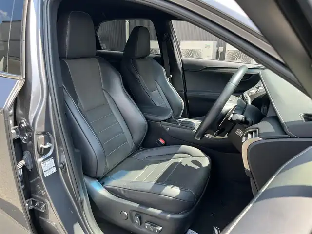レクサス ＮＸ 300h Fスポーツ 滋賀県 2018(平30)年 7.2万km マーキュリーグレーマイカ 純正ナビ/(CD/DVD/フルセグ/Bluetooth)/パノラミックビューモニター/BSM/レザーシート/シートヒーター/ベンチレーション/パワーシート/ステアリングヒーター/3眼LEDヘッドライト/レーダークルコン/ETC2.0/電動リアゲート/前後ドラレコ/コーナーセンサー/ステアリングスイッチ/スマートキー/プッシュスタート