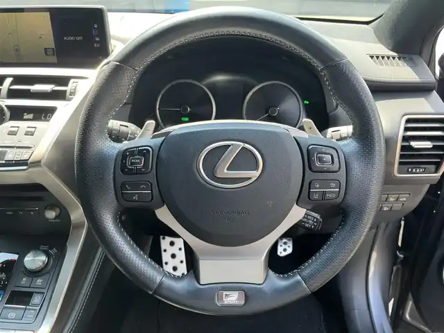 レクサス ＮＸ 300h Fスポーツ 滋賀県 2018(平30)年 7.2万km マーキュリーグレーマイカ 純正ナビ/(CD/DVD/フルセグ/Bluetooth)/パノラミックビューモニター/BSM/レザーシート/シートヒーター/ベンチレーション/パワーシート/ステアリングヒーター/3眼LEDヘッドライト/レーダークルコン/ETC2.0/電動リアゲート/前後ドラレコ/コーナーセンサー/ステアリングスイッチ/スマートキー/プッシュスタート