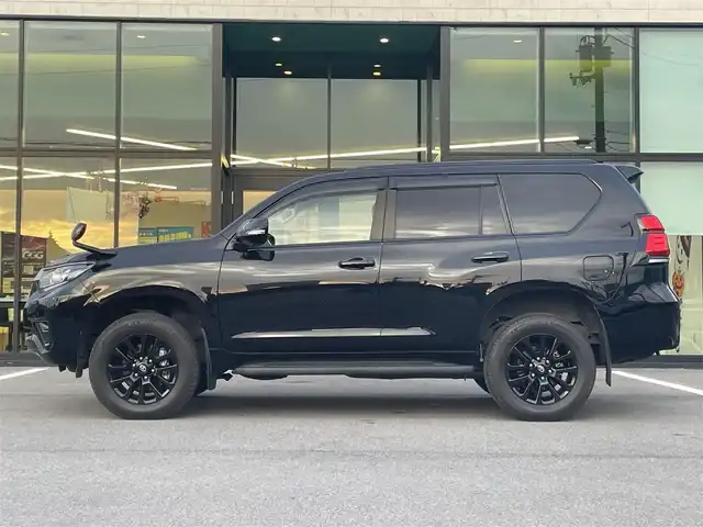 トヨタ ランドクルーザー プラド TX Lパッケージ ブラックED 愛媛県 2021(令3)年 2.5万km アティチュードブラックマイカ 純正9型ナビ/バックカメラ/黒革温冷電動シート/サンルーフ/トヨタセーフティセンス/レーダークルーズコントロール/クリアランスソナー/衝突被害軽減装置/車線逸脱防止装置/センターデフロック/ダウンヒルアシストコントロール/オートマチックハイビーム/排ガス浄化スイッチ/ヘッドライトウォッシャー/ステアリングリモコン/ルーフレール/ETC2.0/現状サマー(純正AＷ)(265/60/R18)/MICHELIN LATITUDE TOURHP/禁煙車